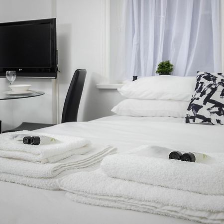 Barton Beachside - Stylish Studio Apartment, Double & Single - Central Beach & Promenade Location - Over 21'S, Family Friendly Only, Id Required Blackpool Exterior foto