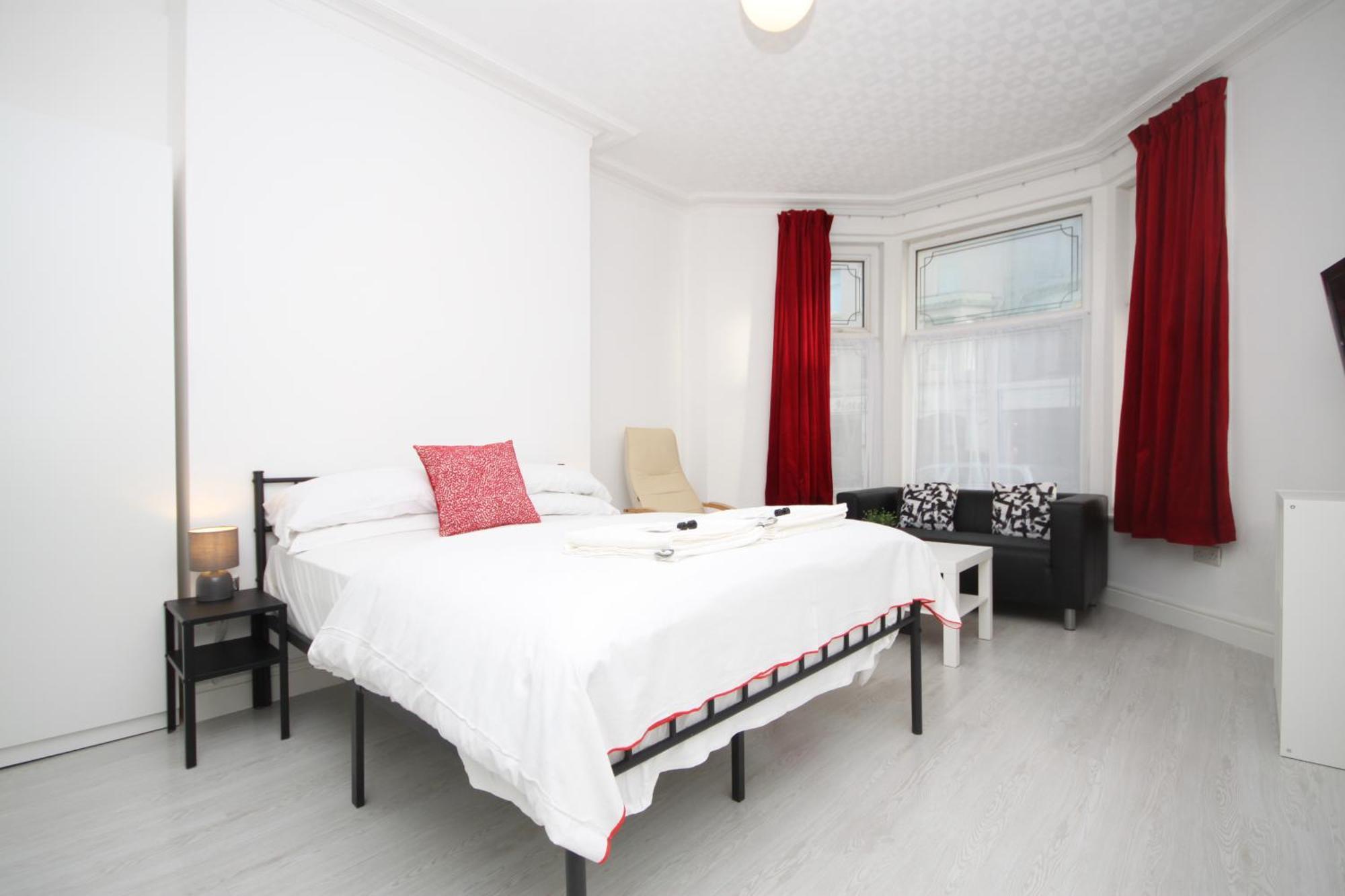 Barton Beachside - Stylish Studio Apartment, Double & Single - Central Beach & Promenade Location - Over 21'S, Family Friendly Only, Id Required Blackpool Zimmer foto