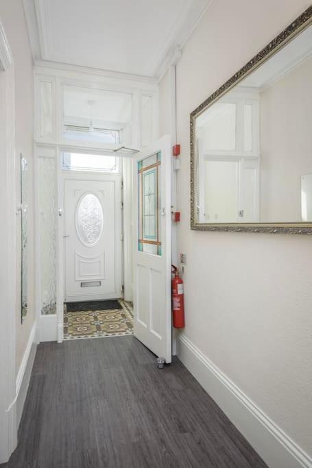 Barton Beachside - Stylish Studio Apartment, Double & Single - Central Beach & Promenade Location - Over 21'S, Family Friendly Only, Id Required Blackpool Exterior foto